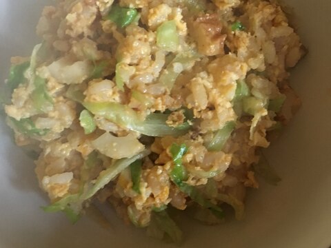 簡単♪レタスとちくわのマヨネーズ入りチャーハン